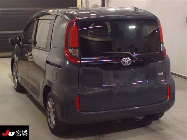 2024 Toyota Sienta Hybrid G auction photo 2