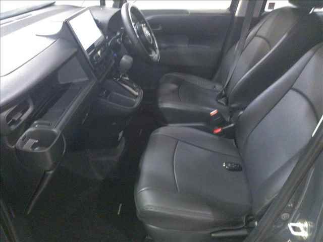 2024 Toyota Sienta Hybrid G auction photo 3