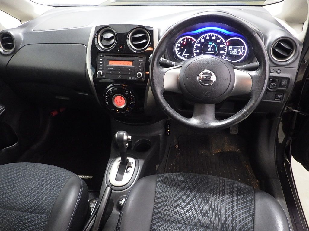 2013 Nissan ノート HB メダリスト auction photo 3