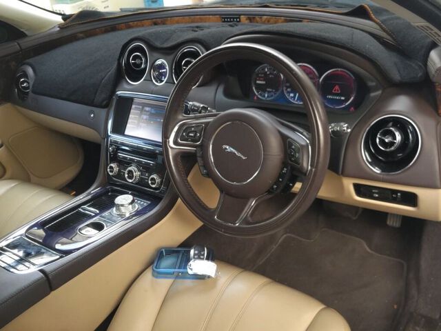 2012 Jaguar XJ XJ Luxury auction photo 3
