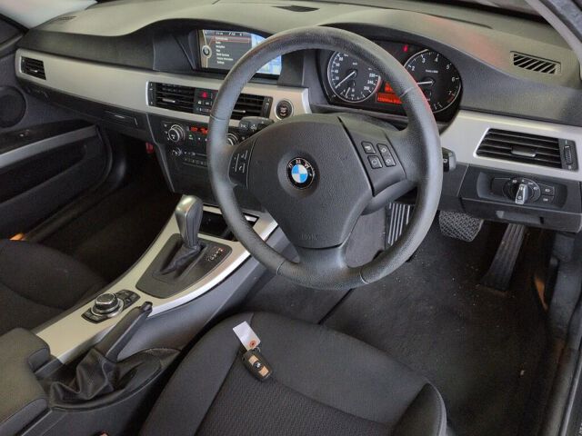 2010 BMW 3 Series 320I auction photo 3