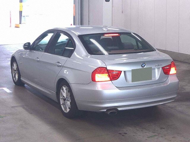 2010 BMW 3 Series 320I auction photo 2