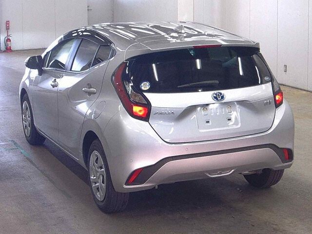 2024 Toyota Aqua X auction photo 2