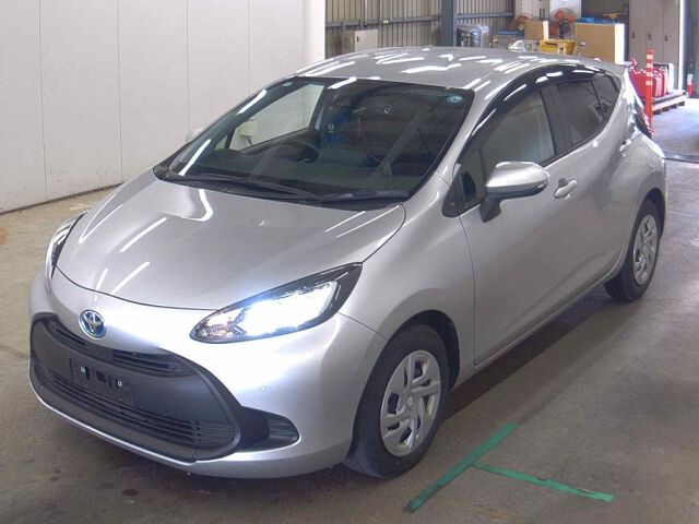2024 Toyota Aqua X auction photo 4