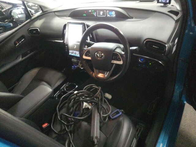 2017 Toyota Prius PHEV A Premium auction photo 3