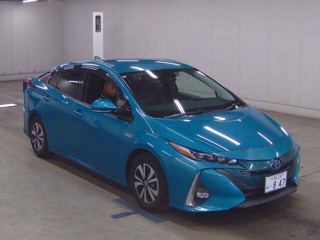 2017 Toyota Prius PHEV A Premium Japan auction vehicle