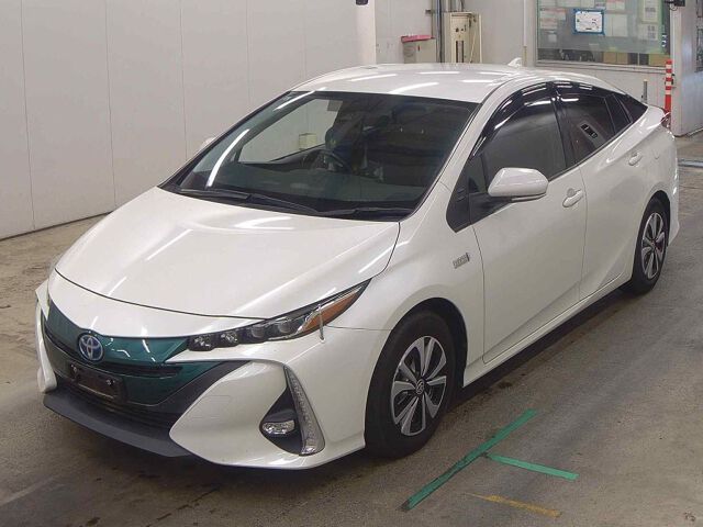 2017 Toyota Prius PHEV S Navi Package auction photo 4