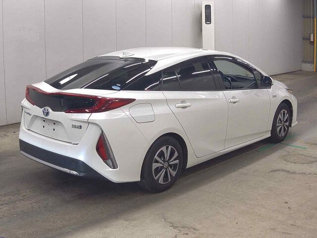 2017 Toyota Prius PHEV S Navi Package auction photo 5