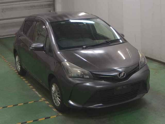 2015 Toyota Vitz F Japan auction vehicle