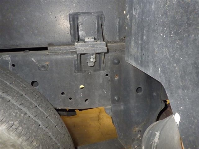 2010 Isuzu Elf Aerial work platform auction photo 4