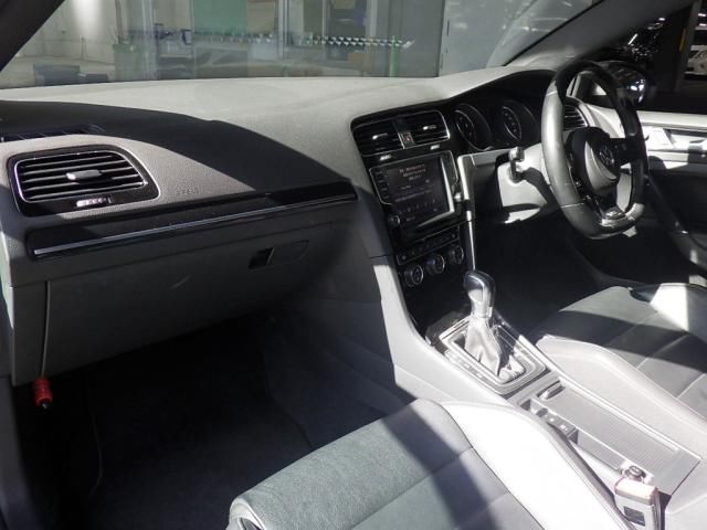 2017 Volkswagen VW ゴルフ R auction photo 2
