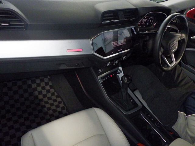 2024 Audi Q3 35TFSIアドバンス auction photo 3