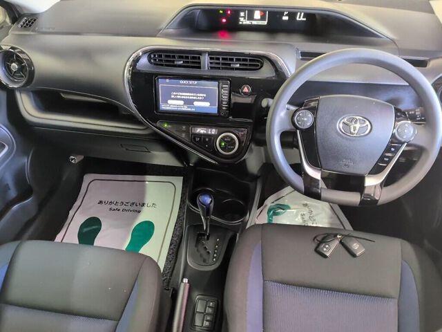 2018 Toyota Aqua S auction photo 3