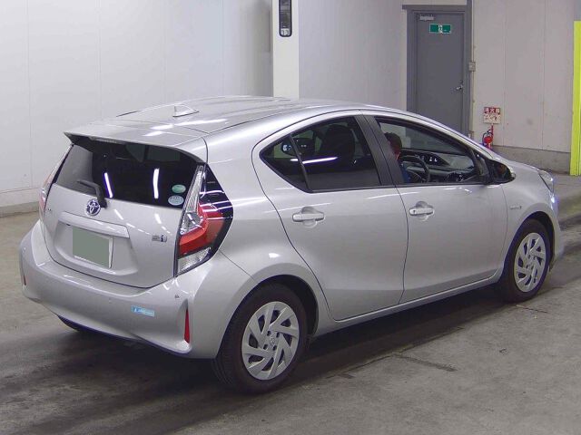2018 Toyota Aqua S auction photo 5