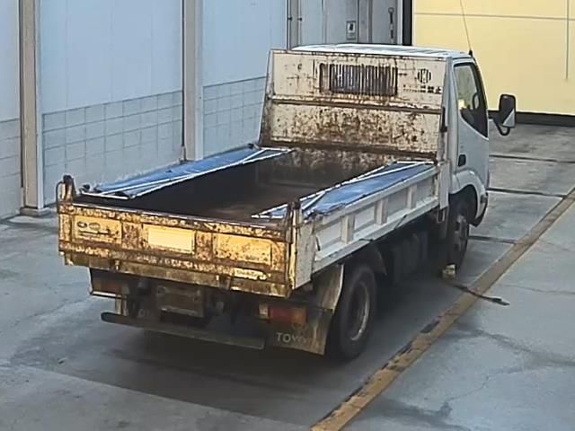 2011 Toyota Dyna ダンプ auction photo 2