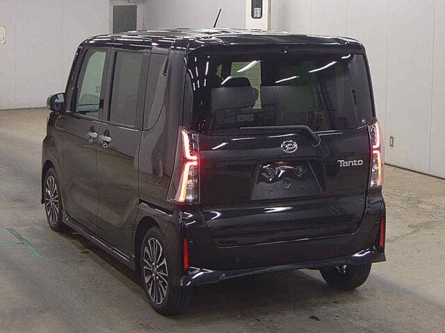 2025 Daihatsu Tanto Custom RS Limited auction photo 2