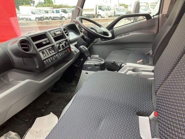 2020 Hino Dutro Aluminum van auction photo 5