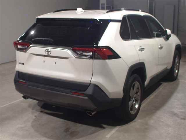 2021 Toyota RAV4 4WD G auction photo 2
