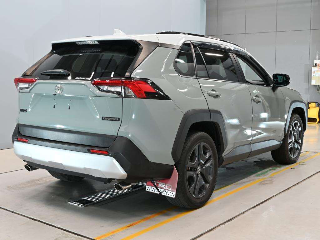 2022 Toyota RAV4 アドベンチャー 4WD auction photo 2