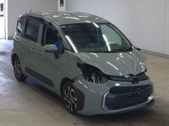 Japan Auction Vehicles 8 2023 Toyota Sienta ハイブリッドZ auction photo