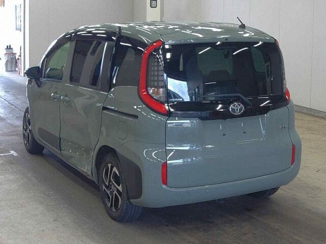 2023 Toyota Sienta ハイブリッドZ auction photo 2