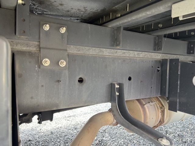 2017 Hino Ranger Aluminum van auction photo 17