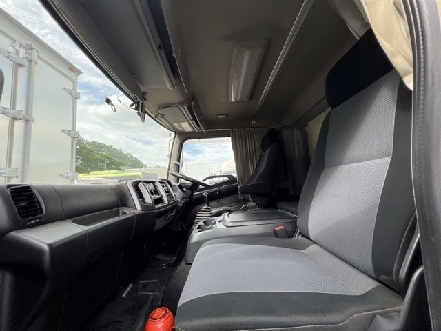 2017 Hino Ranger Aluminum van auction photo 5