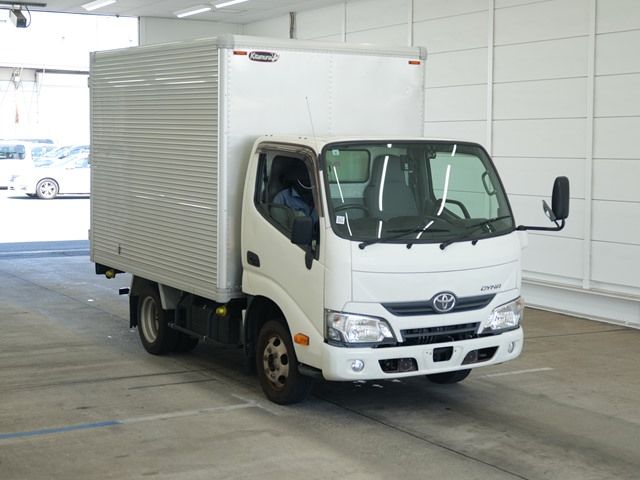 Japan Auction Vehicles 8 2018 Toyota Dyna Track base auction photo