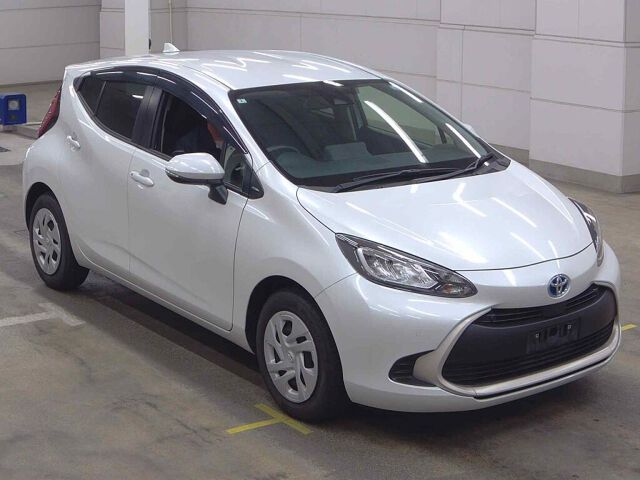 2022 Toyota Aqua G 4WD Japan auction vehicle