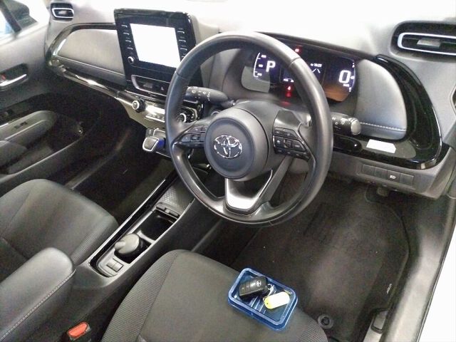 2022 Toyota Aqua G 4WD auction photo 3