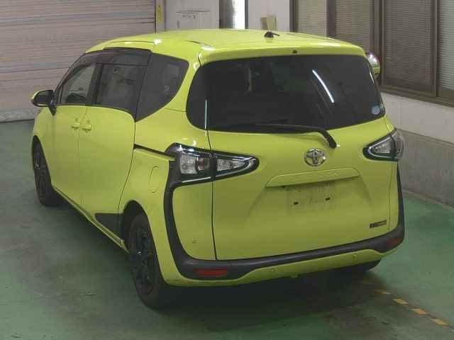 2019 Toyota Sienta ファンベースG auction photo 2