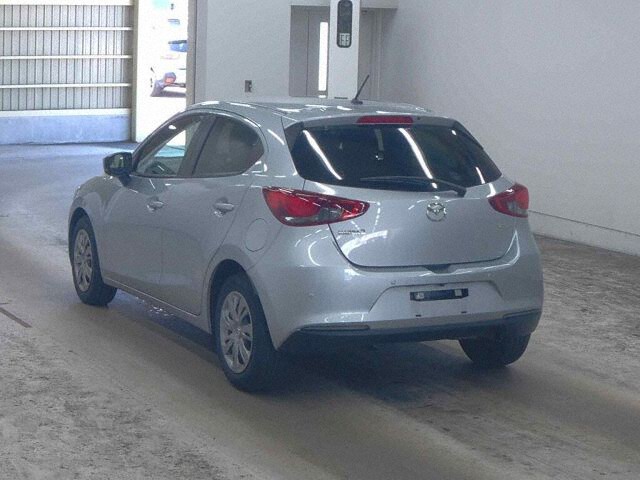 2022 Mazda 2 15C auction photo 2