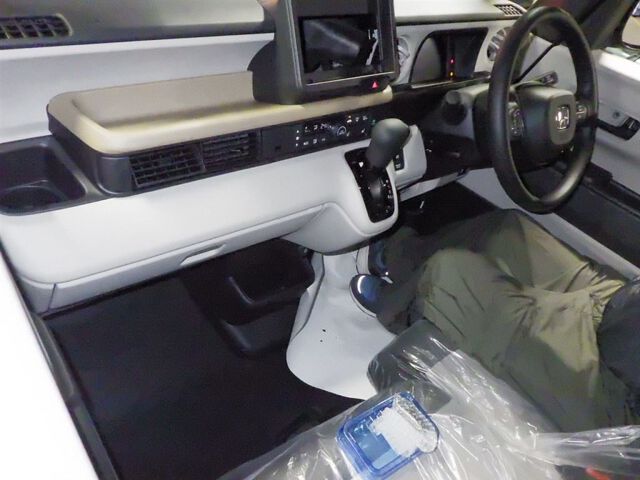 2026 Honda N-BOX Base grade 4WD auction photo 3