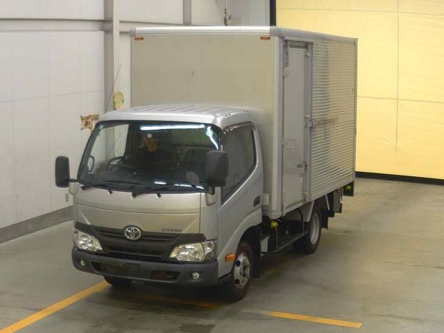 Japan Auction Vehicles 10 2019 Toyota Dyna Van auction photo