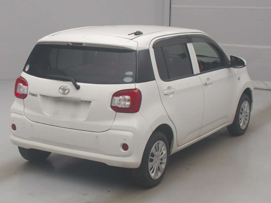 2019 Toyota Passo X LパッケージS 4WD auction photo 2