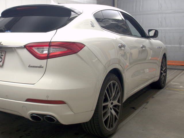 2017 Maserati マセラティ 4WD Levante auction photo 5