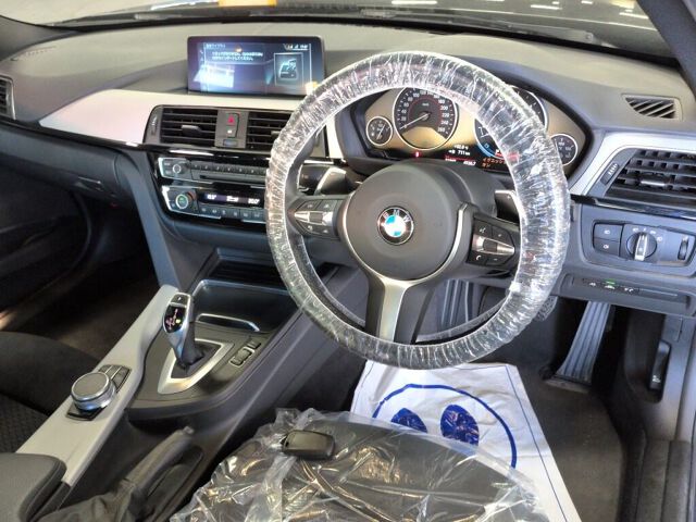 2017 BMW 3 Series 320D M Sport auction photo 3