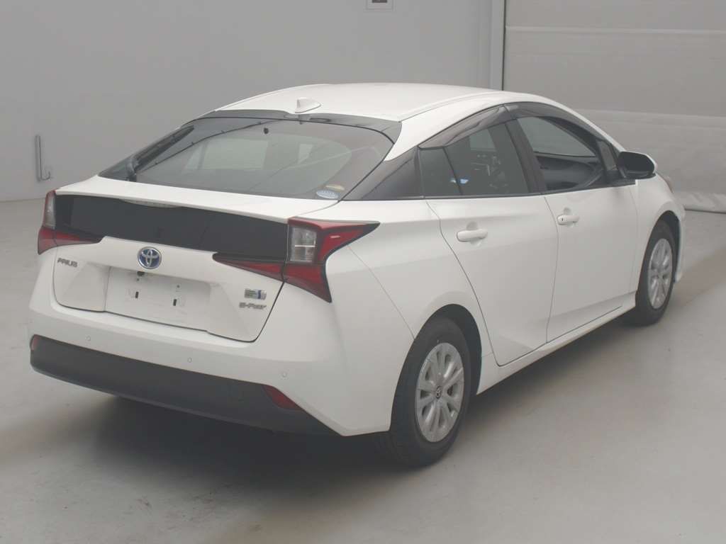 2020 Toyota Prius S 4WD auction photo 2