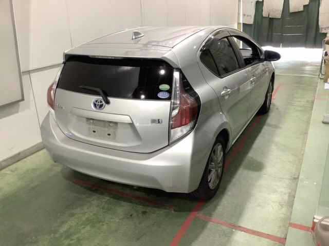 2015 Toyota Aqua Gブラックソフトレザーセレクション auction photo 2