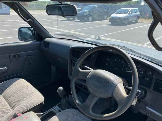 1992 Toyota ハイラックストラック4D 4WD auction photo 3
