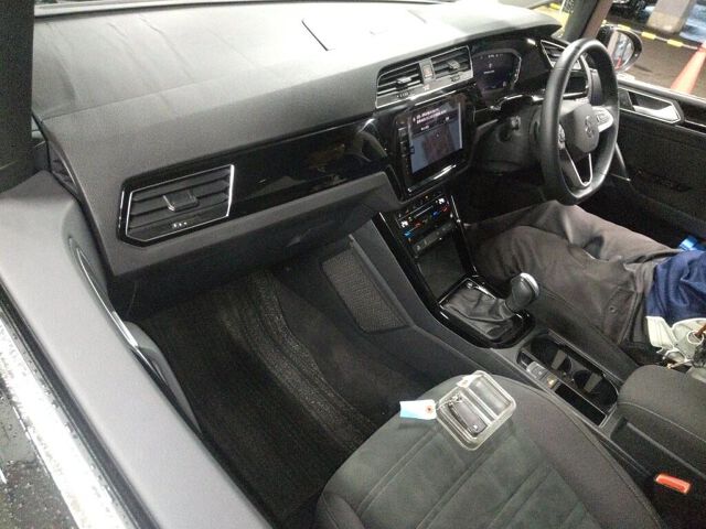 2025 Volkswagen ゴルフトゥーラン TSI Highline auction photo 3