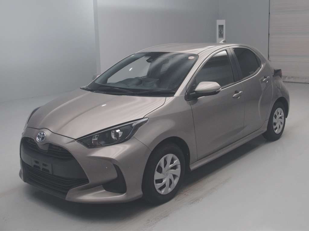 2022 Toyota Yaris ハイブリッドX Japan auction vehicle