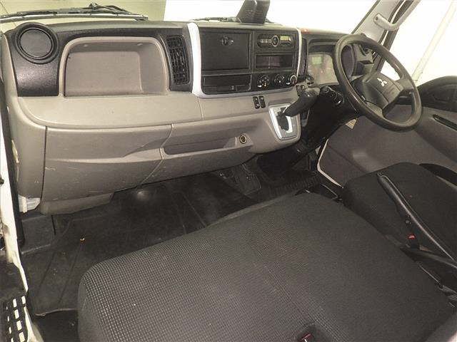 2019 Mitsubishi Fuso Canter Flat 2t auction photo 4
