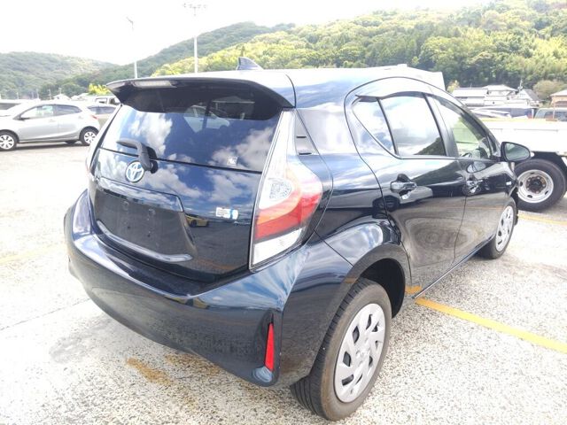 2018 Toyota Aqua G Soft Leather Select auction photo 5