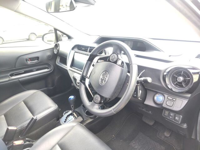 2018 Toyota Aqua G Soft Leather Select auction photo 3