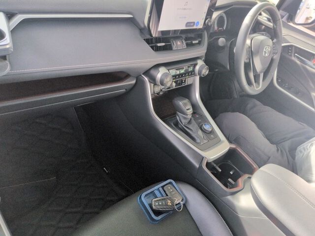 2024 Toyota RAV4 Hybrid G ​​4WD auction photo 3