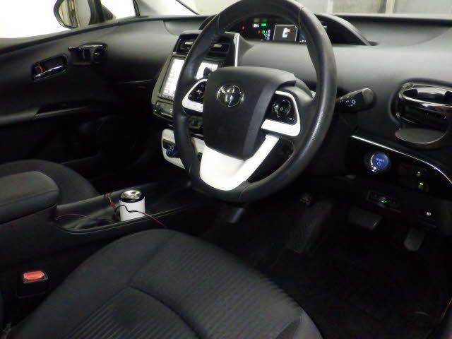 2016 Toyota Prius S auction photo 3
