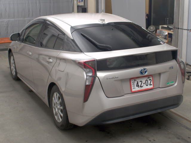 2016 Toyota Prius S auction photo 2
