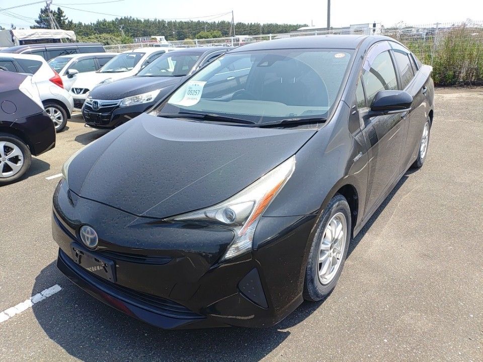 Japan Auction Vehicles 33 2018 Toyota Prius auction photo