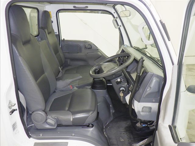 2010 Isuzu Elf dump auction photo 5